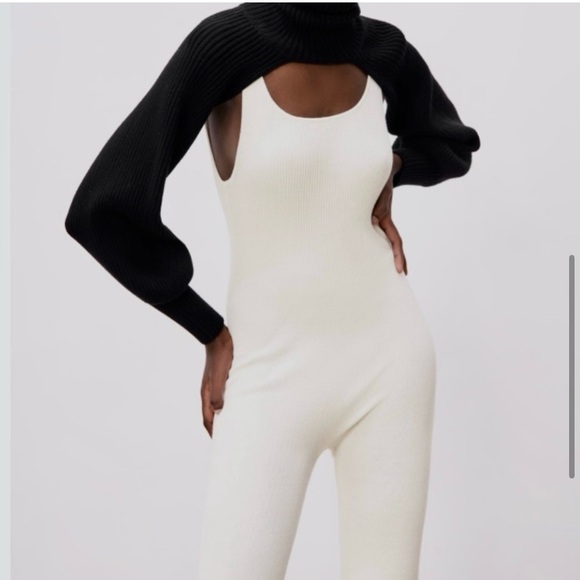 Jet Black Pullover Scarf Arm Warmer
Mock Turtleneck Crop Medium - Picture 1 of 5